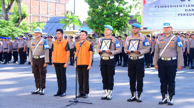 Polda Jambi Gelar Upacara PTDH, Empat Personel Diberhentikan Tidak Dengan Hormat