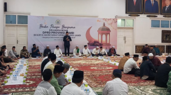 Ketua DPRD Provinsi Jambi Berbuka Bersama dengan Jajaran Sekretariat DPRD, Memperkuat Silaturahmi dan Sinergitas
