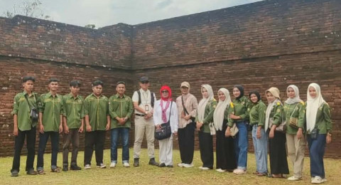 BRIN Dukung Kuliah Lapangan Mahasiswa STKIP Abdi Pendidikan Payakumbuh di Candi Kedaton Jambi