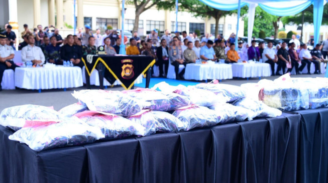 Polda Jambi Musnahkan 20 Kilogram Sabu, 20 Ribu Butir Ekstasi dan Ribuan Cartridge Etomidate, Iyo Niah Pohhhh..