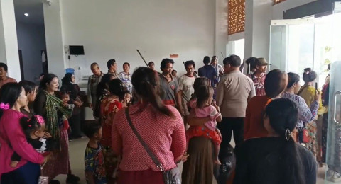 Warga SAD Duduki Kantor Bupati Merangin, Tagih Janji Bupati, M Syukur yang PHP