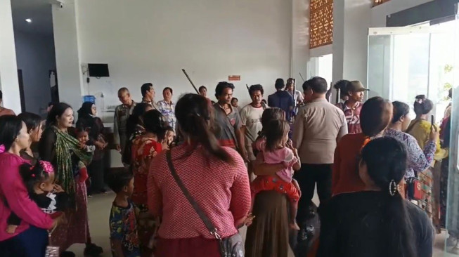 Warga SAD Duduki Kantor Bupati Merangin, Tagih Janji Bupati, M Syukur yang PHP