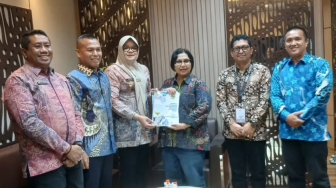 Bupati Tanjung Jabung Timur Dillah Hikmah Sari, ST. Audiensi dengan Anggota Komisi IX DPR RI, Irma Suryani Chaniago. Bahas Masalah Kesehatan.
