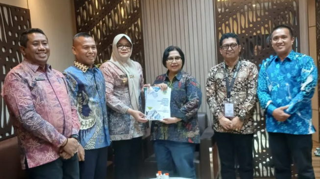 Bupati Tanjung Jabung Timur Dillah Hikmah Sari, ST. Audiensi dengan Anggota Komisi IX DPR RI, Irma Suryani Chaniago. Bahas Masalah Kesehatan.