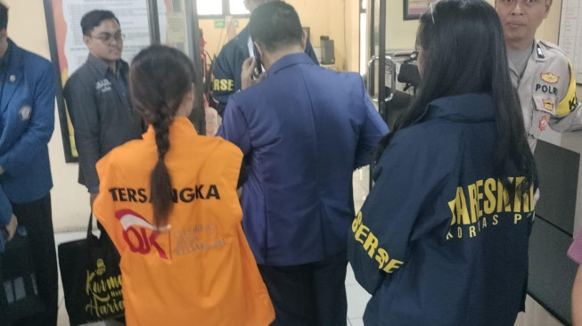 OJK Tuntaskan Penyidikan Dugaan Tindak Pidana Perbankan, Tersangka GK Pemegang Saham PT BPR DCN Terancam Pidana Penjara 15 tahun dan Denda Rp 5 Miliar.