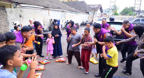 Pulihkan Trauma Pascakebakaran, Biro SDM Polda Jambi Berikan Support Psikologi kepada Keluarga Korban