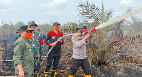 Kapolda Jambi Pastikan Penanganan Karhutla di Sungai Gelam Terus Dilakukan, Sinergi TNI-Polri dan BPBD Diperkuat