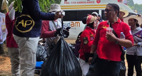 Anggota PJ91 Lakukan Aksi Plogging, Jumhur Hidayat: Bagian dari Tobat Ekologi
