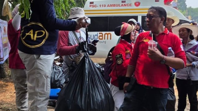 Anggota PJ91 Lakukan Aksi Plogging, Jumhur Hidayat: Bagian dari Tobat Ekologi