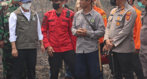 Menteri Kehutanan Tinjau Penanganan Karhutla di Tanjab Timur, Kapolda Jambi Tekankan Sinergi, Pencegahan dan Penegakan Hukum