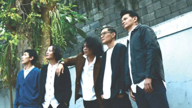 Setelah Kolaborasi di “Fana”, Roni Budiman Resmi Bergabung dengan Aftersunset