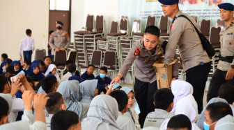 Brimob Polda Jambi Beri Motivasi, Edukasi dan  Pemeriksaan Kesehatan Serta Pembagian masker di Sekolah Rakyat Terintegrasi
