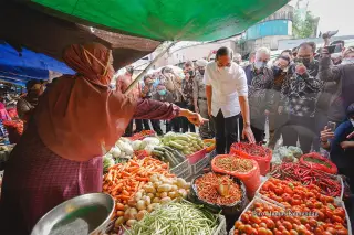 Mendag Sidak di Makasar, Minta Distributor Gelontorkan Migor ke Pasar Rakyat