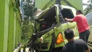 Lakalantas di jalan lintas timur Sumatera | foto : as