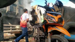 Truk terbakar ketika diperbaiki di bengkel | foto : AS