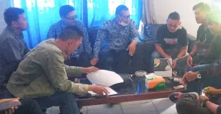 Wartawan saat konfirmasi di kantor BPBD Batanghari | DS