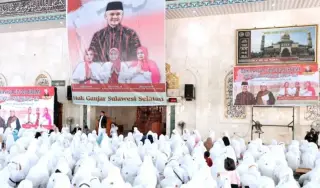 Pilpres 2024 : Ribuan Emak-Emak di Sulawesi Selatan Zikir-Doakan Ganjar Pranowo Jadi Presiden