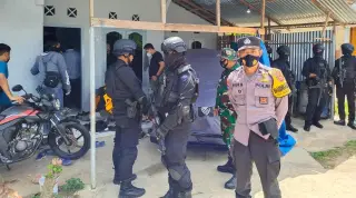 Densus 88 Geledah Rumah Penjual Kerupuk Terduga Jaringan Teroris