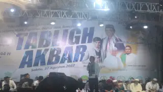 Hujan Gerimis Tak Menyurutkan Warga Hadiri Tabligh Akbar Uts Abdul Somad