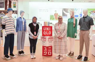 Pitaloka Ayustina - Store Manager UNIQLO Jambi Town Square (kiri) dan Yulia Rachmawati - Public Relations UNIQLO Indonesia. (Foto : Ahmad Muzir)