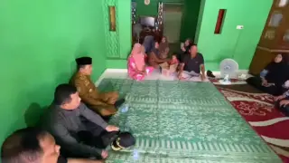 Gubernur Jambi, Al-Haris saat takziah kerumah orang tua korban Perkosaan dan Pembunuhan. Foto Farpin