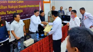 PKS Provinsi Jambi saat mendaftar ke KPU Provinsi Jambi. ( Foto : Rifky Ramadhoni)