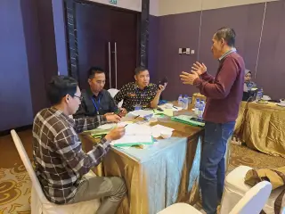 Mursyid Sonsang, saat Menguji Peserta UKW dari PWI Provinsi Jambi. ( Foto : M Asrori.S)