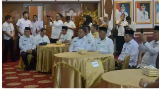 Sekda Muarojambi Budhi Hartono, S.Sos., MT. bersama Gubernur Jambi, AL Haris. (Foto: Humas MJ)
