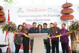 CCEP,Pemerintah Kabupaten Badung, Provinsi Bali bersama PT Tata Logam Lestari Resmikan TPS 3R Seminyak. ( Foto: CCEP)