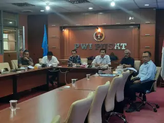 Rapat finalisasi penyempurnaan PD-PRT, Kode Etik Jurnalistik (KEJ) dan Kode Perilaku Wartawan (KPW) di Kantor PWI Pusat || Foto : Humas PWI