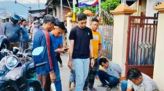 Dua Pengedar saat digeledah oleh Anggota Polres Kerinci. (Foto: RCO)