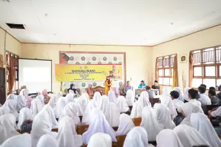 Anggota MPR RI, Saniatul Lativa Sosialisasikan Empat Pilar di SMA 16 Bungo Periok || Foto : Dok BS
