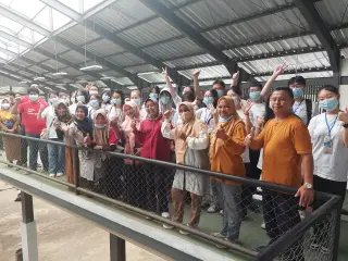 Kunjungan Mahasiswa Lima Negara ke City Pilot Project Waste Management. ( foto: CCEP)
