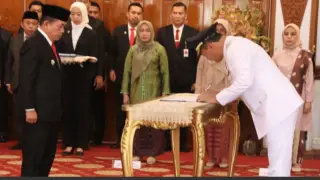 Gubernur Jambi, Al Haris, melantik Asraf sebagai Penjabat Bupati Kerinci, di auditorium Rumah Dinas Gubernur Jambi, Sabtu (4/11/2023).