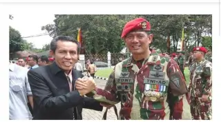 Mursyid Sonsang bersama Doni Monardo Sewaktu Dankopassus . (foto : dok PM)