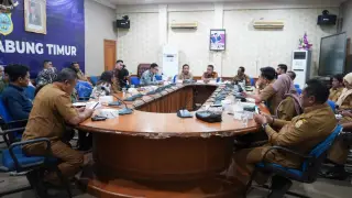 Sekda Tanjabtim, Saprilpimpin Rapat TPAKD || Dok dkt