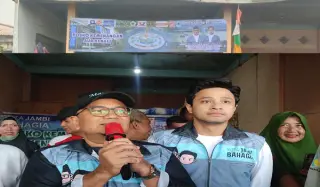 Calon Walikota Dr Maulana dan Calon Wakil Walikota Jambi, Diza Hazra Aljhosa, saat meresmikan Posko Pemenangan Aur Kenali.| Asrori.