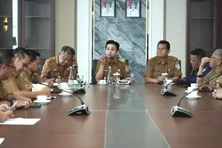 Wawako Saat Memimpin Rapat Bersama jajaran Pemkot Jambi || Dok PKJ