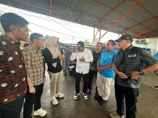 Bupati dan Wakil Bupati Kabupaten Tanjung Jabung Timur Saat Berkunjung ke Karangsong dan Melihat Aktivitas dan Tata Kelola Nelayan Binaan KPL Mina Sumitra || Do…