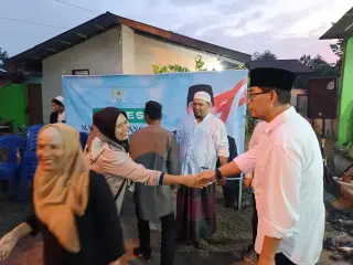 Anggota DPR RI Dapil Jambi Elpisina saat di Sambut Warga Pada saat Kegiatan reses di wilayah Kecamatan Paal Merah Kota Jambi || Dok PM