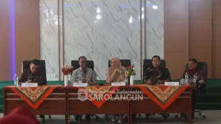 Penjabat Bupati Sarolangun, Dr. Bahri, S.STP, M.Si, menghadiri Rapat Koordinasi (Rakor) dan Evaluasi Pelayanan BPJS Kesehatan yang digelar di Aula RSUD Prof. dr…