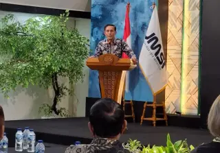 Mantan Ketua PWI Jambi dua periode Mursyid Sonsang saat Memberikan sambutan Pada Acara Pengukuhan kepengurusan Pusat Jaringan Media Siber Indonesia (JMSI) di Ja…