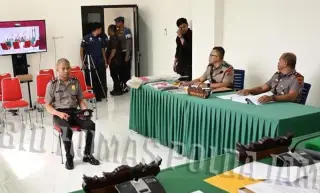 Suasana Sidang Komisi Kode Etik Bripda Waldi yang digelar di Gedung Bidpropam Polda Jambi || Dok Istimewa