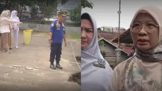 Petugas Damkartan Kota Jambi sedang Memantau Kondisi Pagar RS Islam Arafah, (kiri) dan Direktur RS Islam Arafah, dr. Dian Fitri saat Memberikan Keterangan pada…