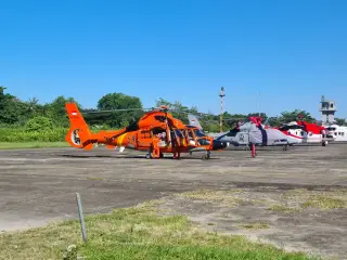 Bantuan dikirim dengan helikopter Basarnas dan TNI AU ke Kabupaten Solok, Pasaman Barat dan Agam, Senin (1/12).(Dok BNPB)