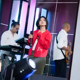 Naura Bahri, penyanyi asal Batam, Kepulauan Riau, menjadi perbincangan publik setelah viral di media sosial. (Dok. Istimewa)