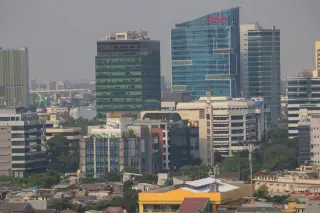 Ilustrasi: Pemandangan gedung-gedung pencakar langit dan kawasan perkantoran di Jakarta.