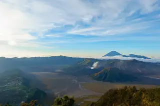 Gunung Semeru Erupsi, Warga Dilarang Beraktivitas di Zona Bahaya