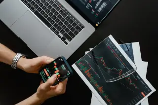 IHSG Anjlok 11,27 Persen, Rupiah Tembus Rp18.000 di Jakarta