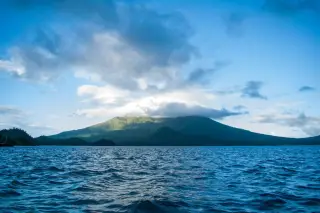 Lima Erupsi Tercatat di Gunung Anak Krakatau, Status Tetap Siaga